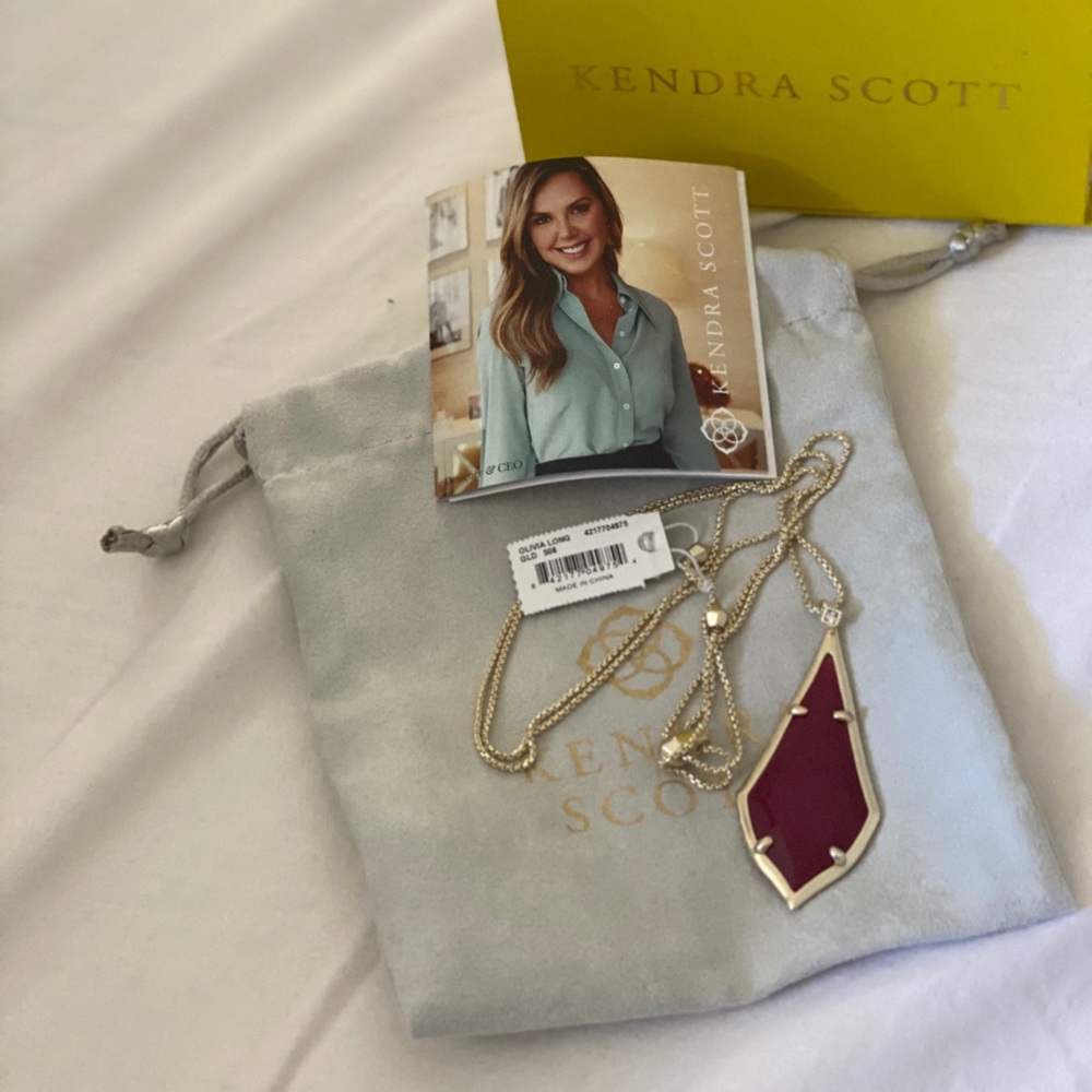 Kendra Scott necklace
